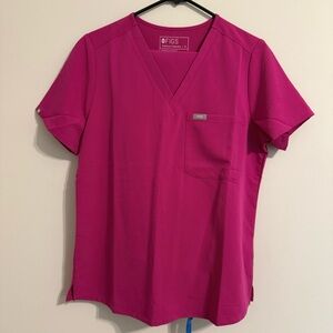 NWOT Medium Figs Scrub Set - Raspberry Sorbet